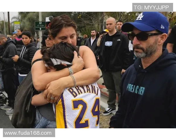 科比遗体安葬仪式掀起全球悼念潮引发球迷深切怀念与对传奇生涯的追忆