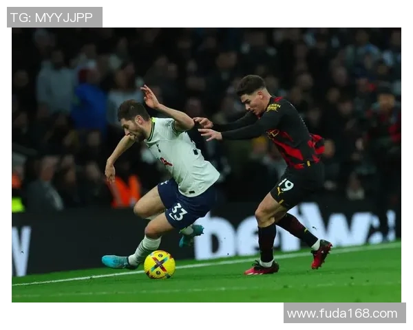 曼彻斯特城与热刺的激烈对决展现英超足球的魅力与激情